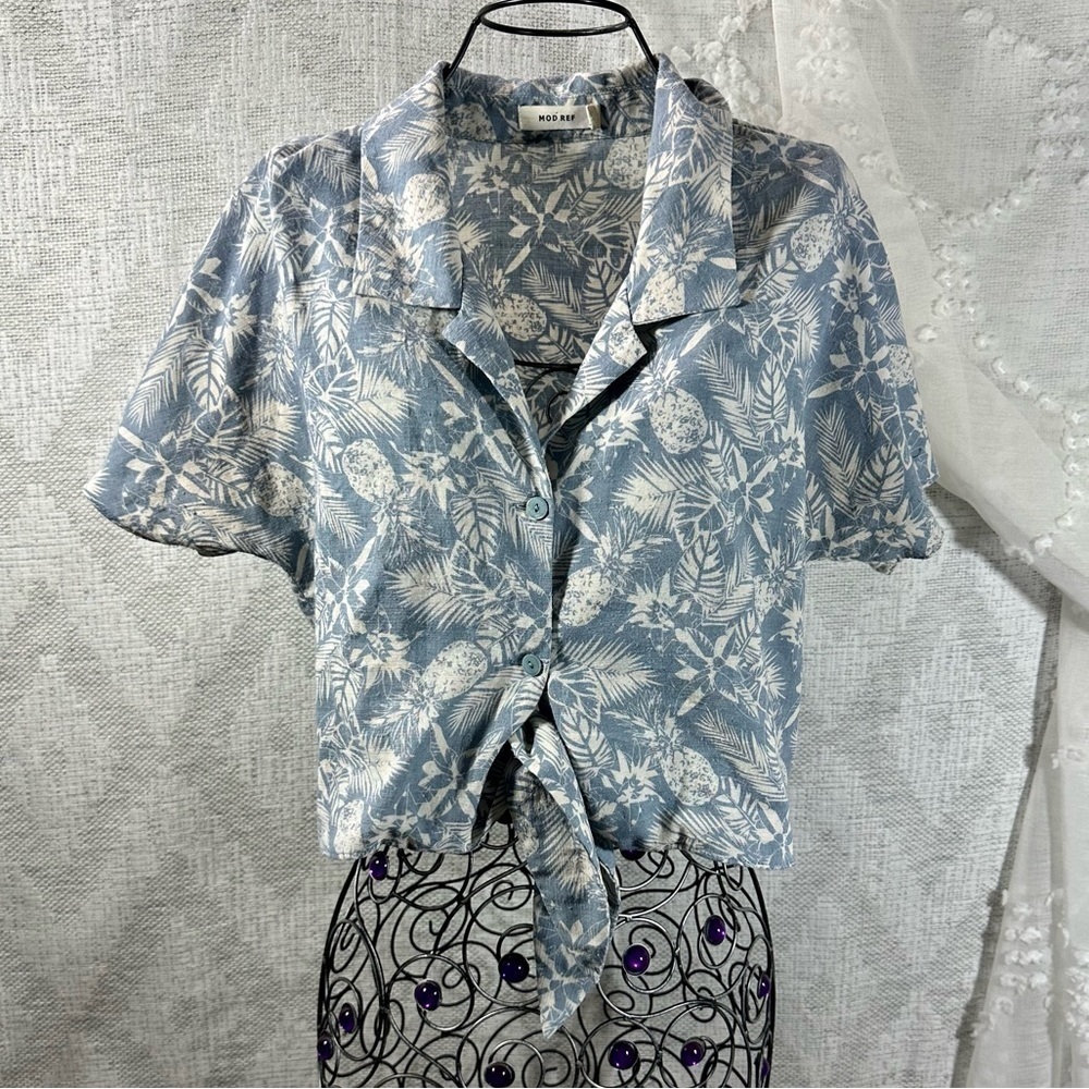 Mod Ref tropical pineapple cropped collared button down size S
